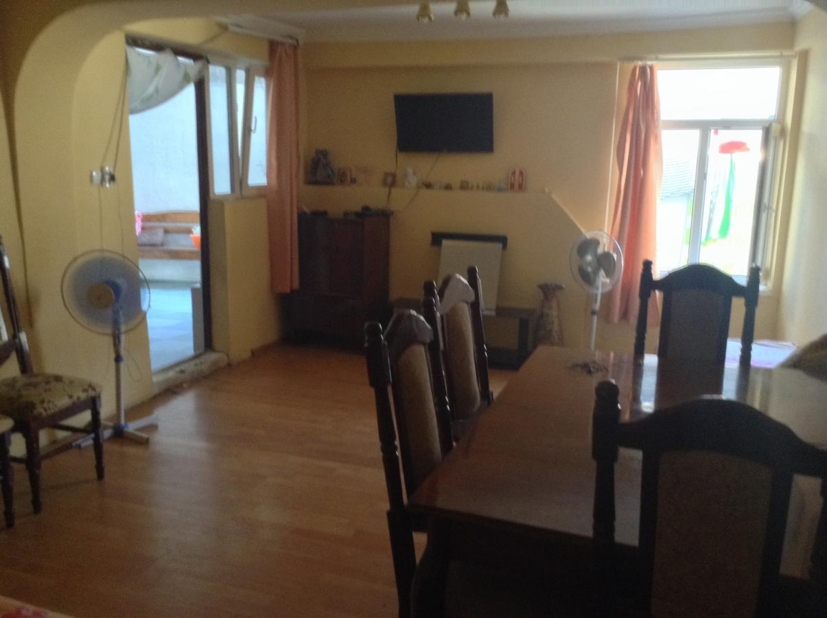 Guest House U Lili Gagra Exterior photo